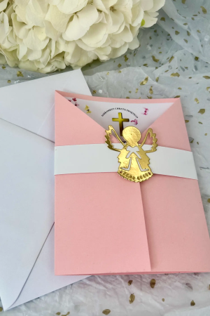 Różowe zaproszenie chrzcielne z aniołem i kwiatowym wzorem, eleganckie zaproszenie dla dziewczynki na chrzest